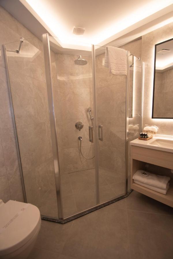 Vera Life Hotel Istanboel Buitenkant foto
